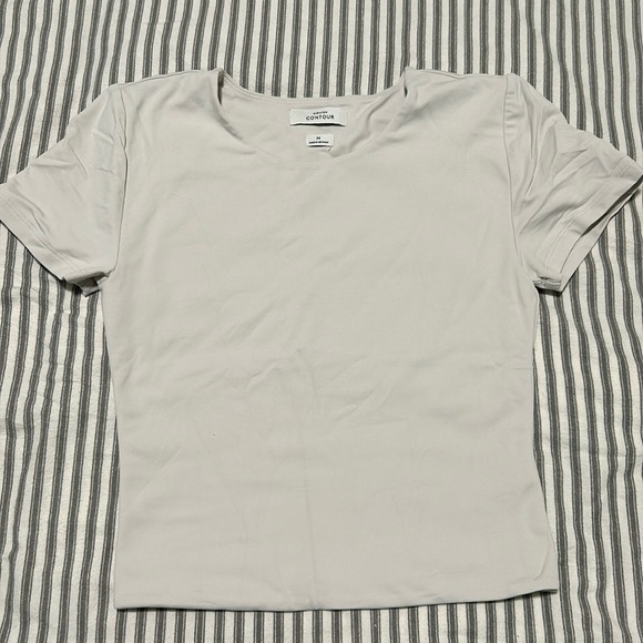 Aritzia Babaton Contour Crew T Shirt Sz M - Matte Pearl - Picture 2 of 3